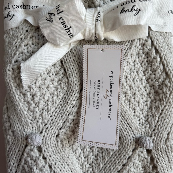 NWT Cupcakes & Cashmere Neutral Diamond Knit Baby Blanket - Picture 2 of 5